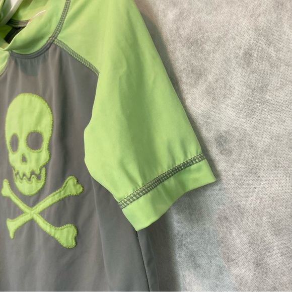 GYMBOREE Boys Skull and Bones Pirate Swim Top Rash Guard Lime Green Size 5 - Picture 5 of 10